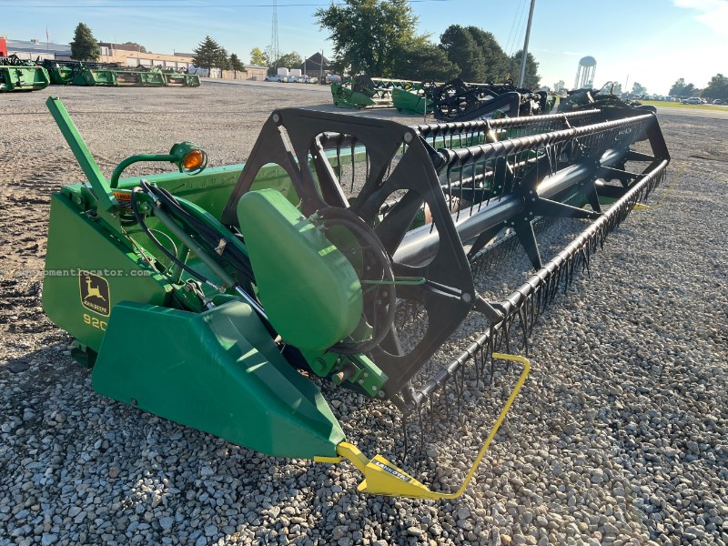 1996 John Deere 920 Image 7