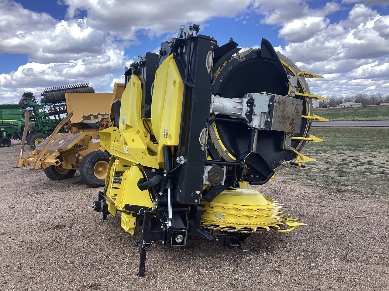 2023 John Deere 772 Image 10