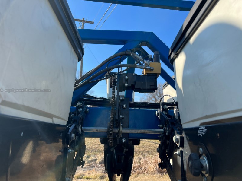 2005 Kinze 3600 Image 10