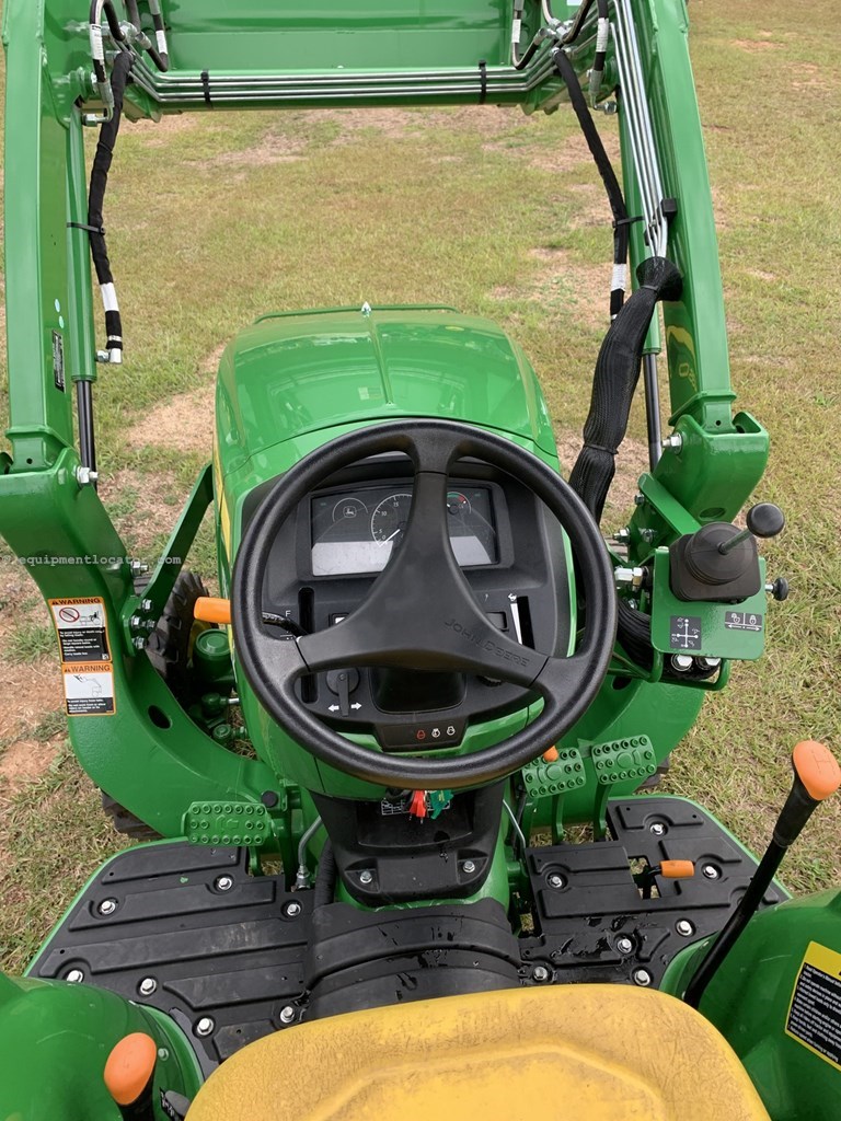 2023 John Deere 3035D Image 10