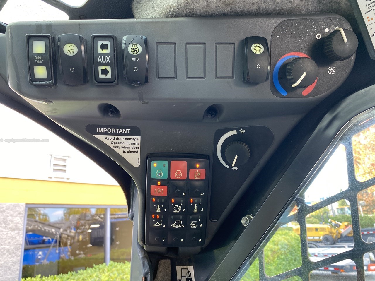 2019 John Deere 333G Image 10