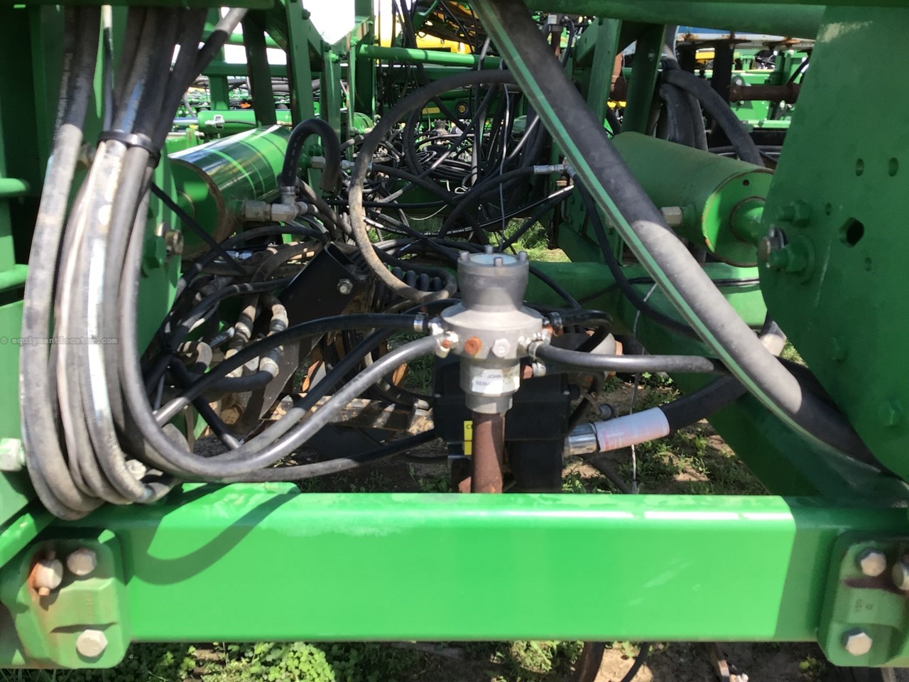 2011 John Deere 2410 Image 10