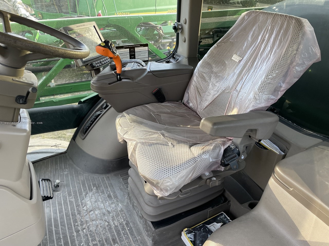 2018 John Deere R4038 Image 10