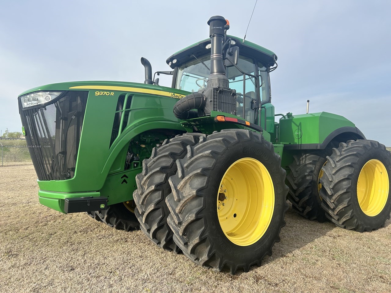 2016 John Deere 9370R Image 3