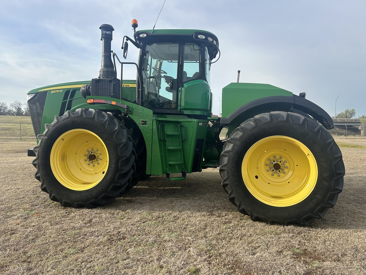 2016 John Deere 9370R Image 4