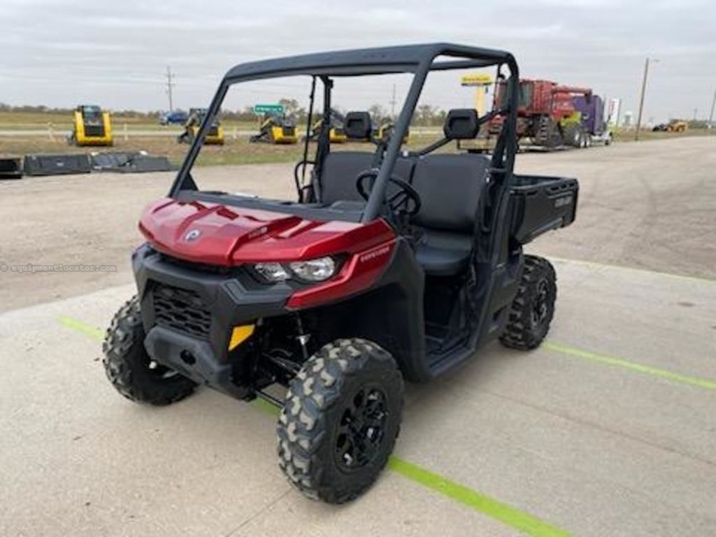 2024 Can-Am Defender DPS HD9 Fiery Red Image 1
