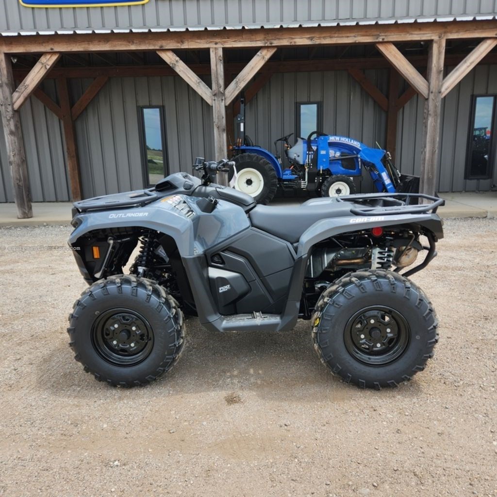 2024 Can-Am Outlander 700 Image 1