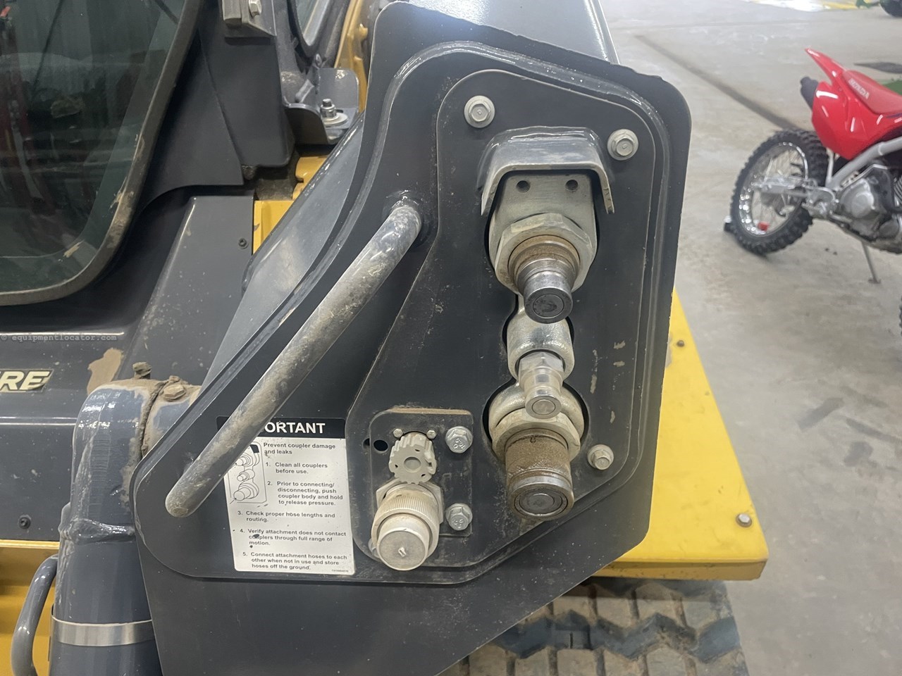 2020 John Deere 333G Image 10