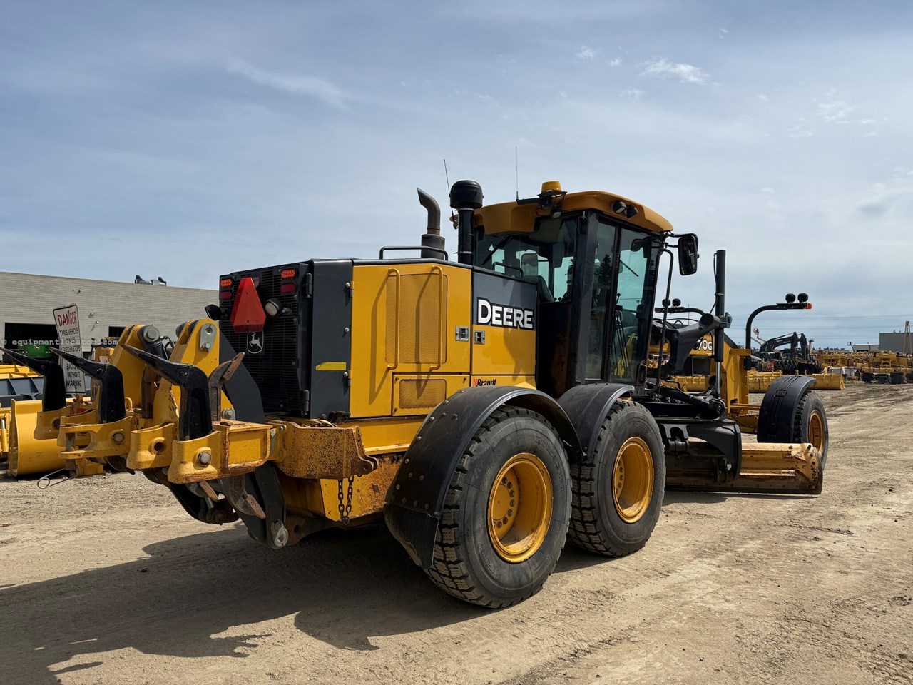 2017 John Deere 870G Image 3