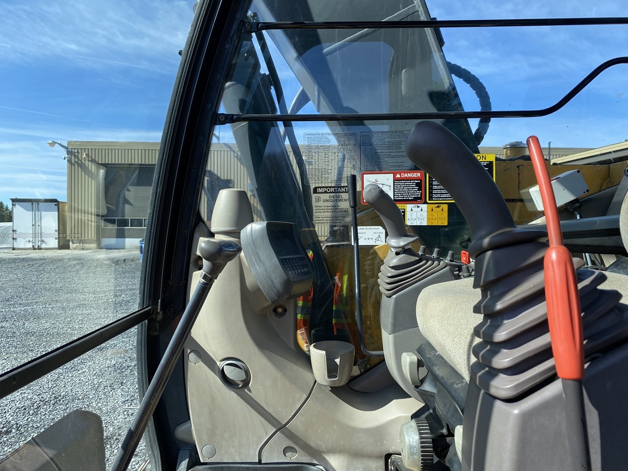 2010 John Deere 135D Image 17