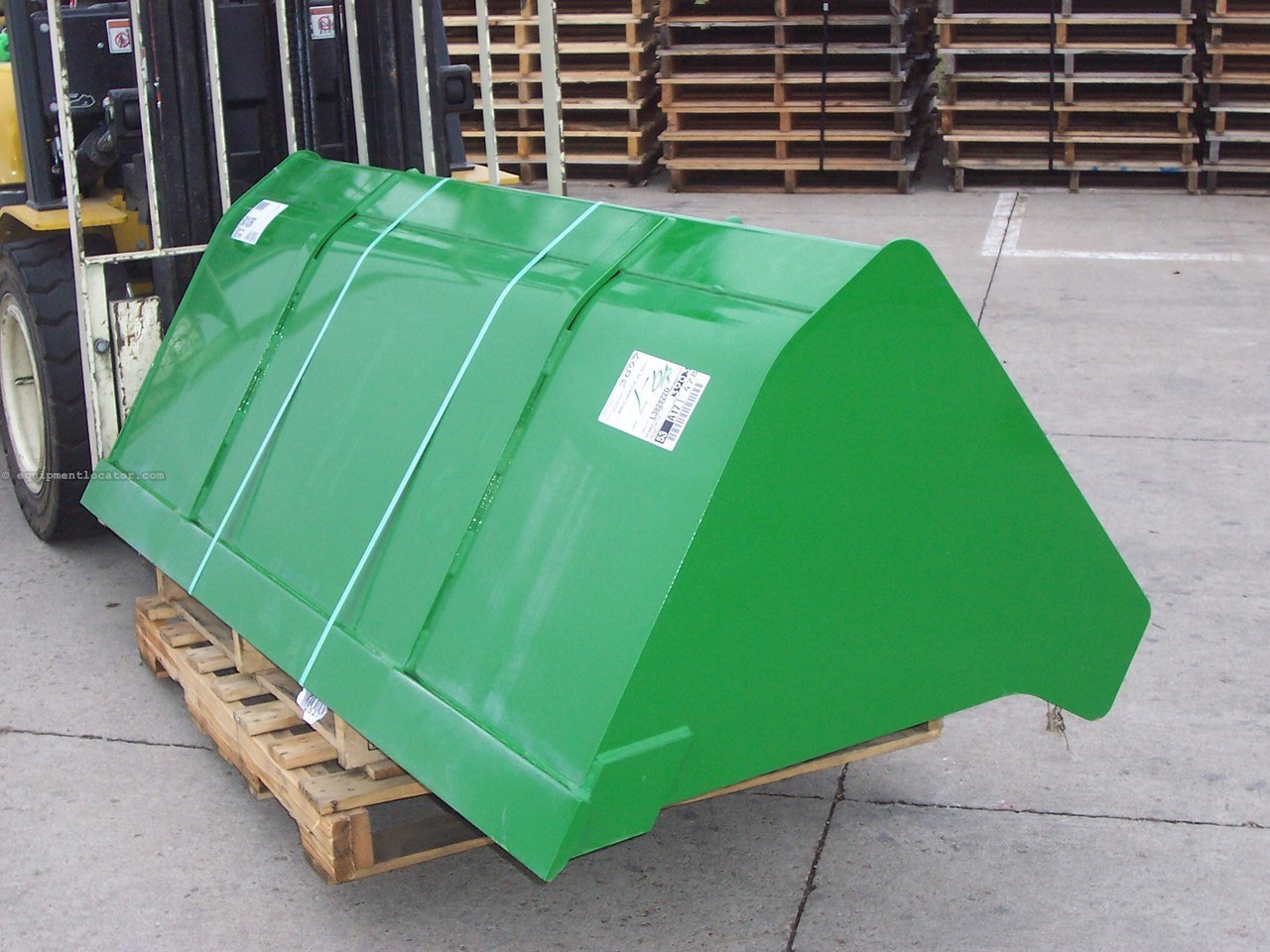 2023 John Deere 85" bucket Image 2