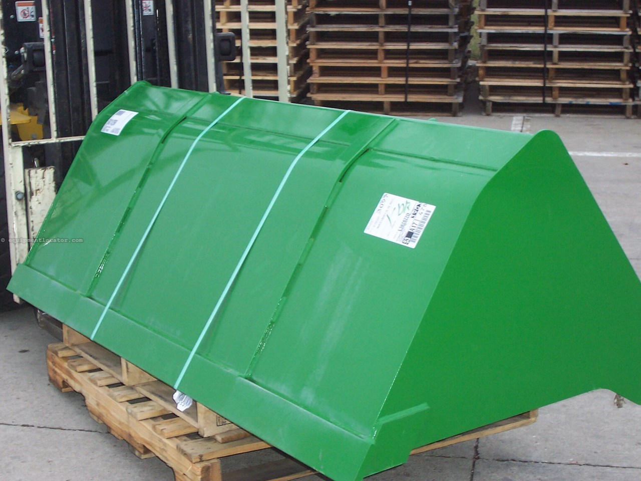 2023 John Deere 85" bucket Image 4