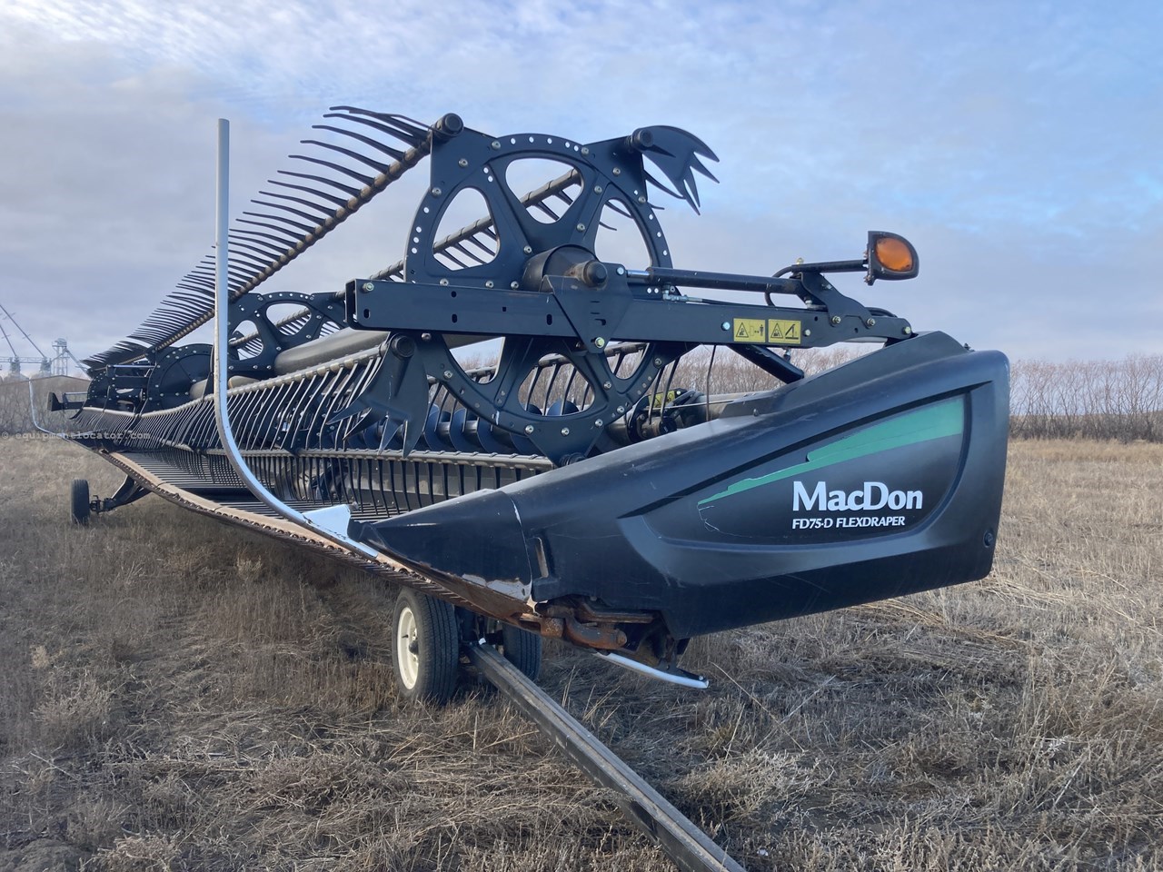 2017 MacDon FD75 Image 2