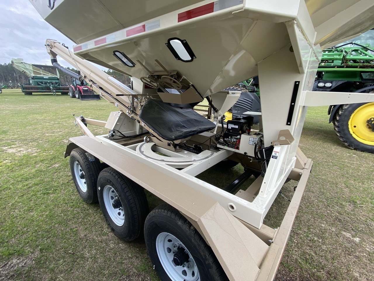 2025 Unverferth SEED TENDER 3755 Image 4