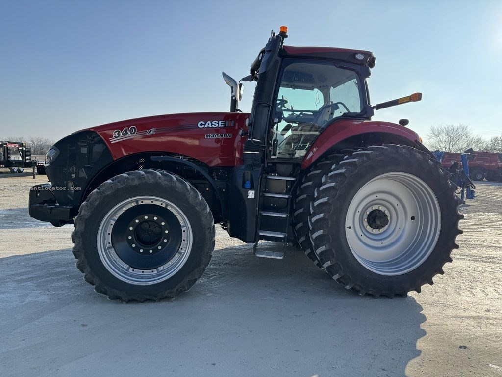 2021 Case IH AFS Connect™ Magnum™ Series 340 Wheeled Image 1