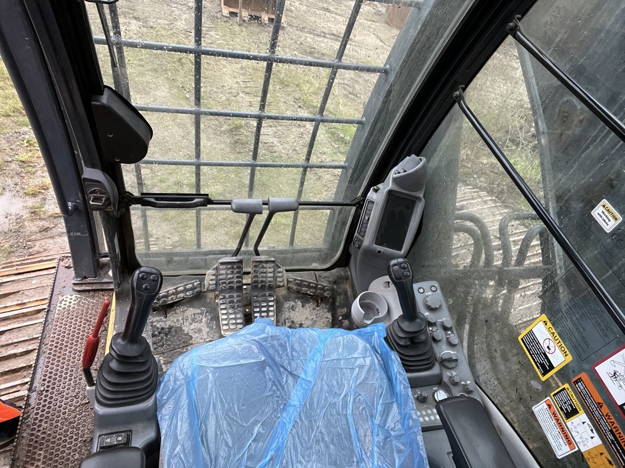 2019 John Deere 300G LC Image 10