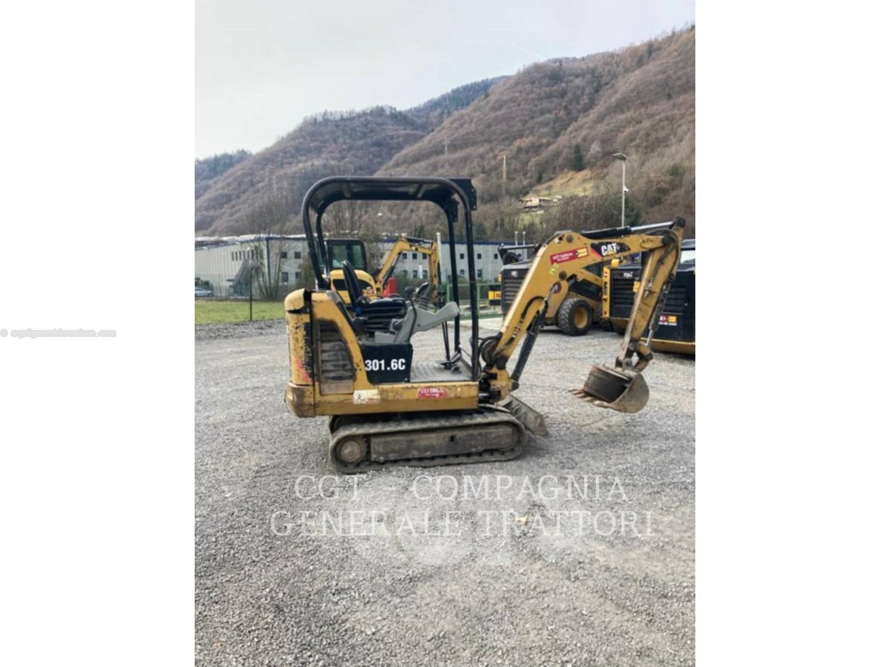 2010 Caterpillar 301.6C Image 2