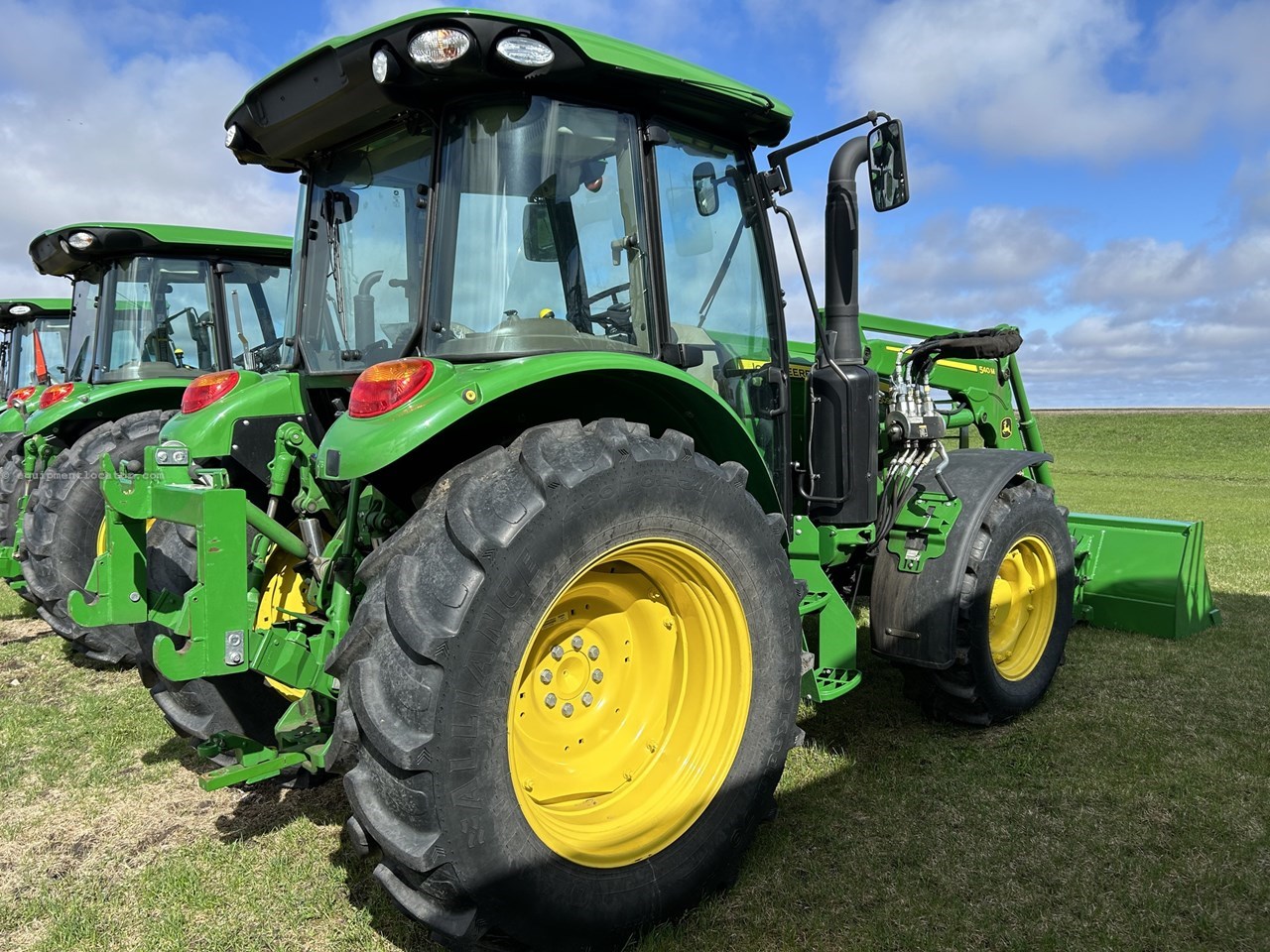 2022 John Deere 5090M Image 8