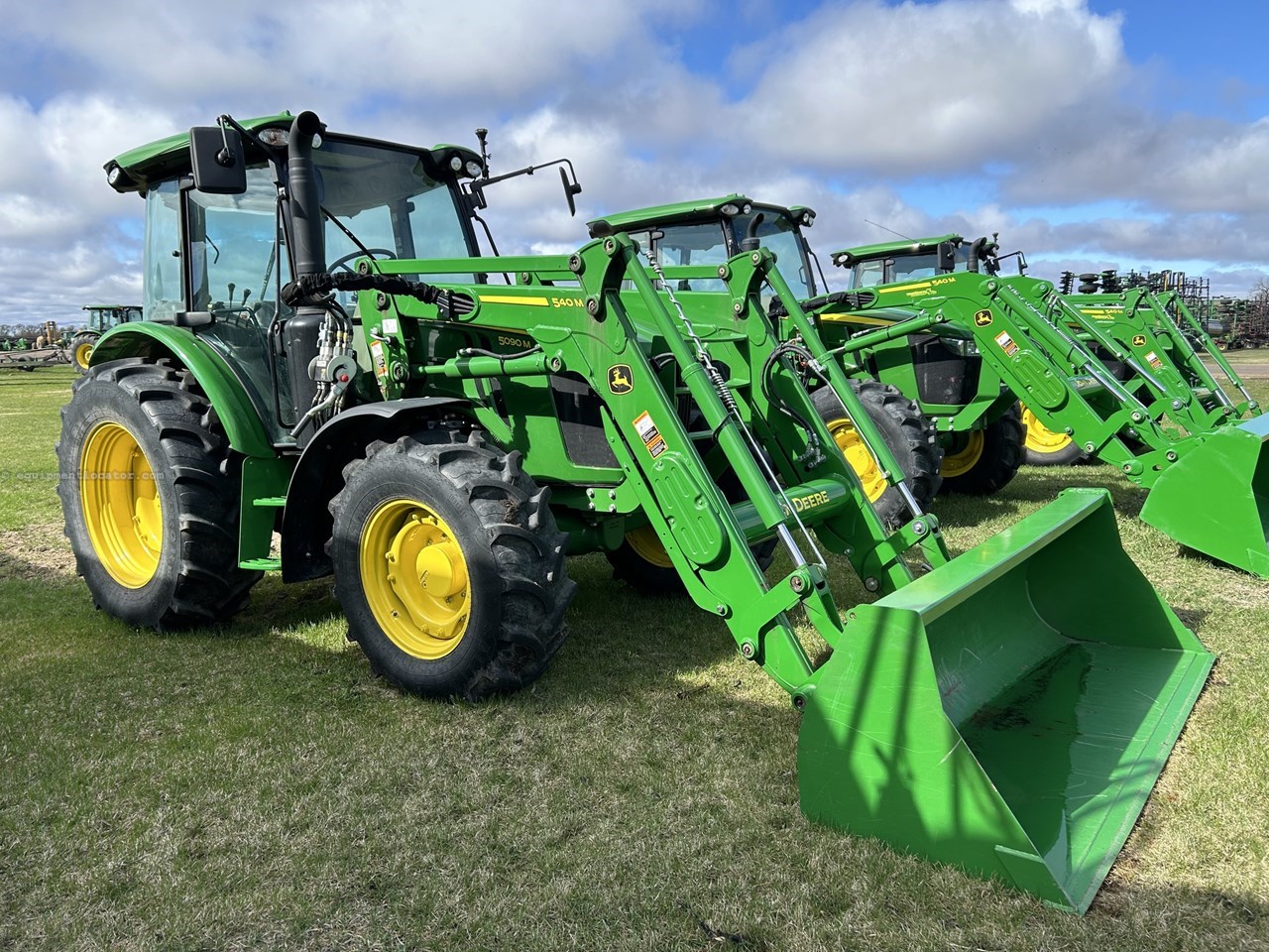 2022 John Deere 5090M Image 10