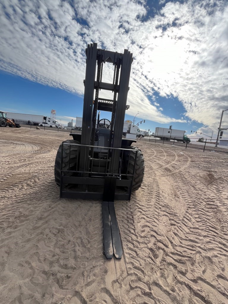 2023 Case 588H Image 4