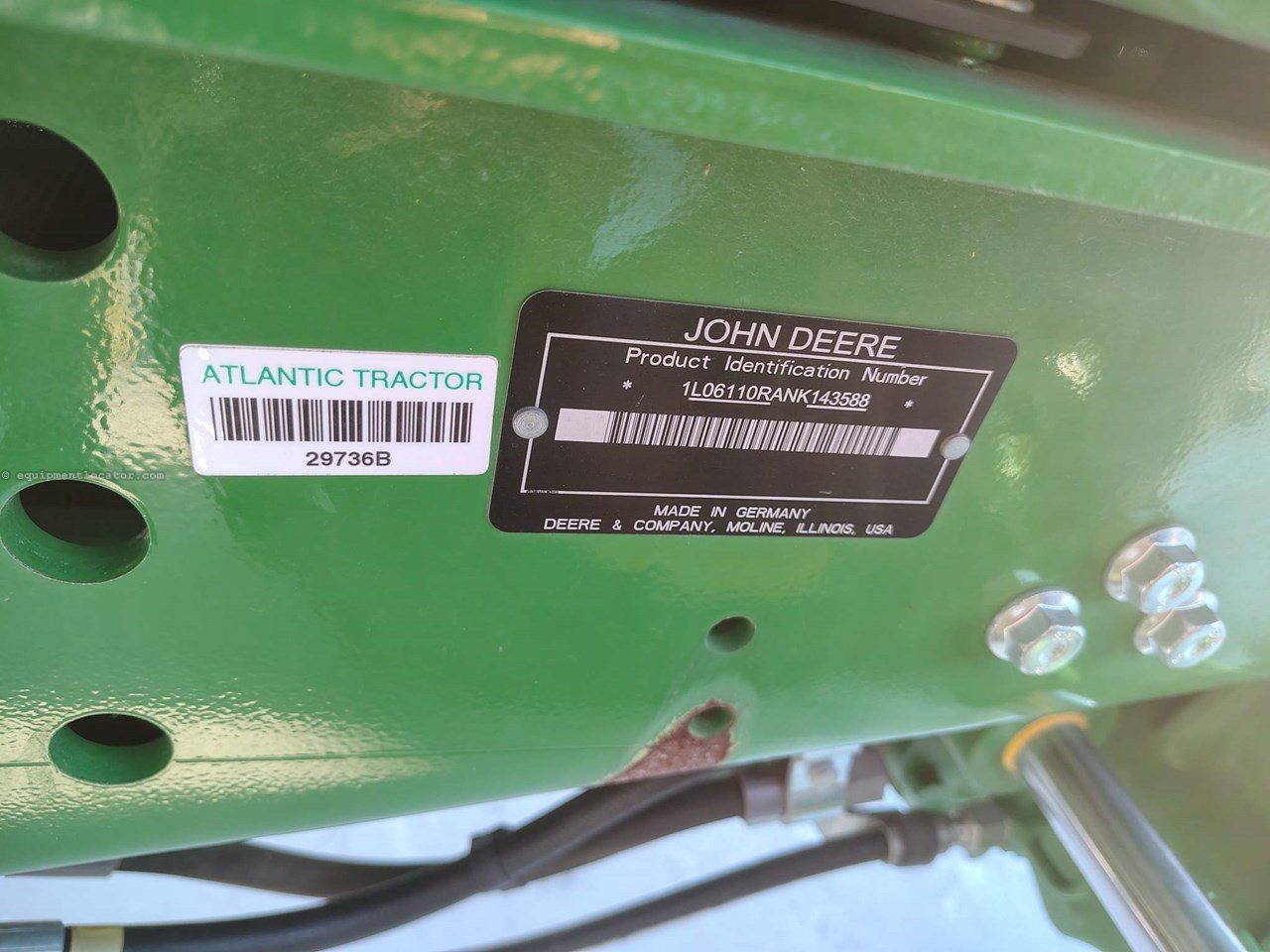 2022 John Deere 6110R Cab Image 10