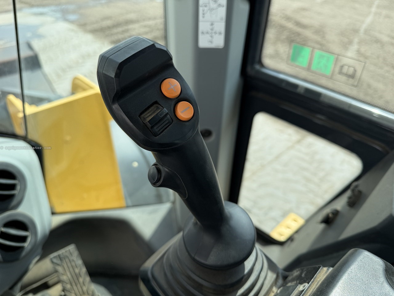 2019 John Deere 624L Image 38