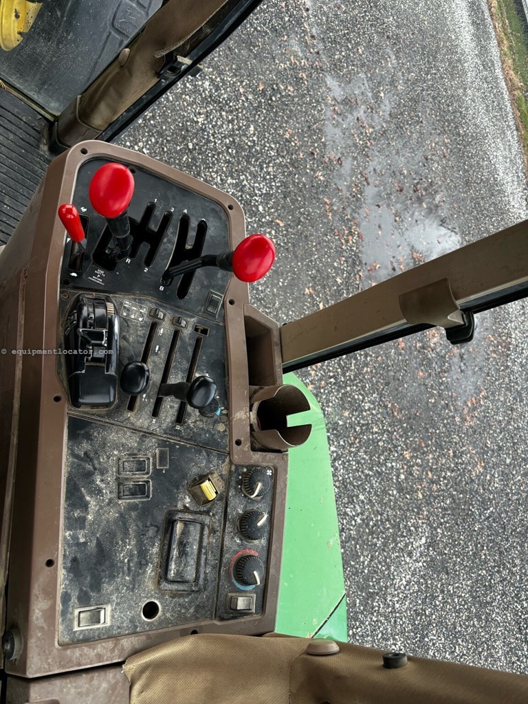 1997 John Deere 7410 Image 10