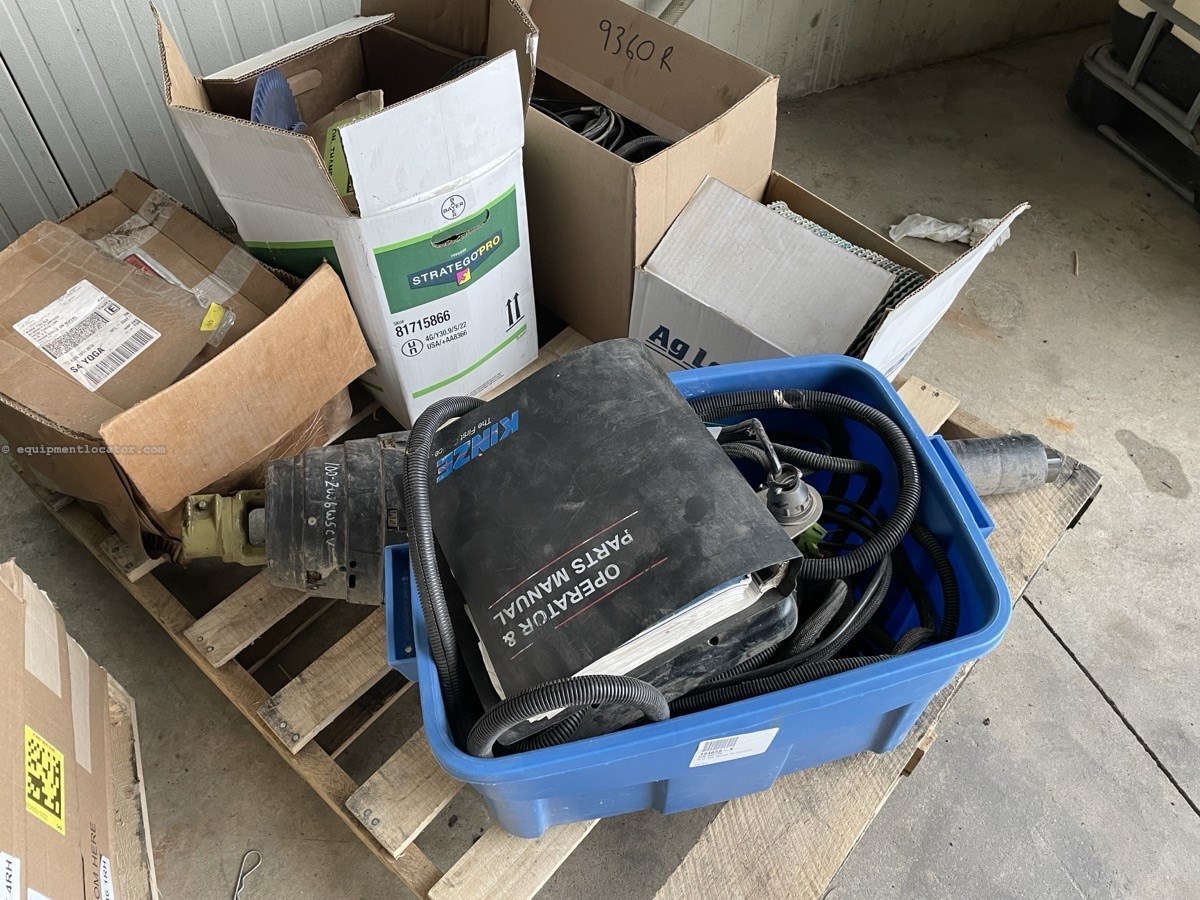 2009 Kinze 3660 Image 10