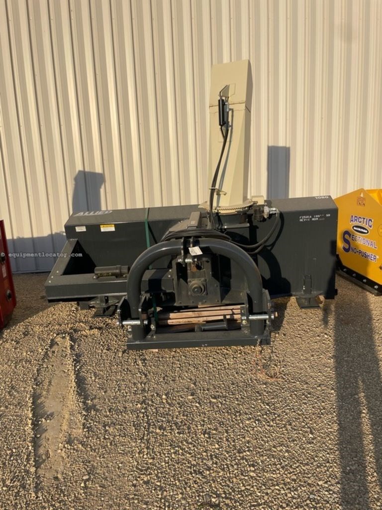 2023 Farm King YC1080C Image 4