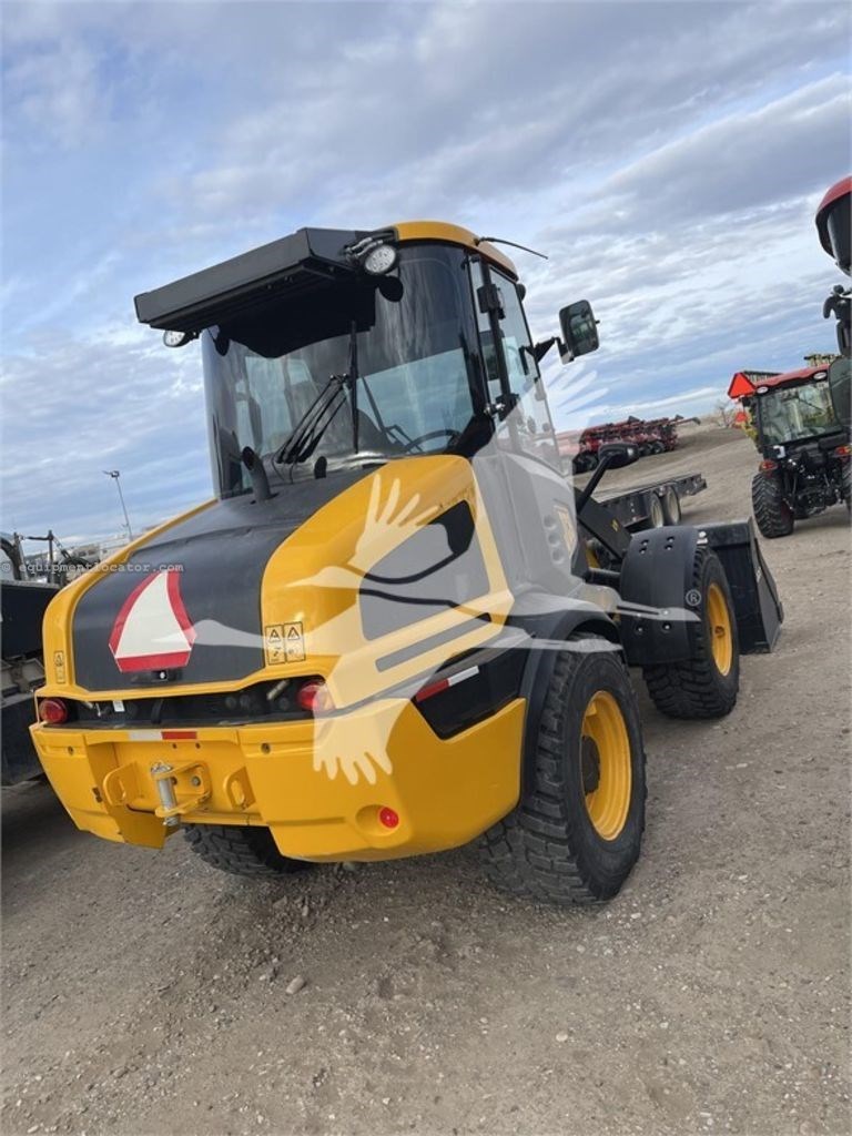 2021 JCB 409 Image 2