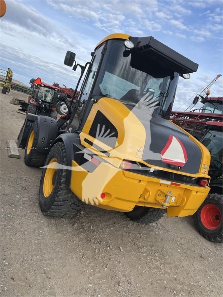 2021 JCB 409 Image 3