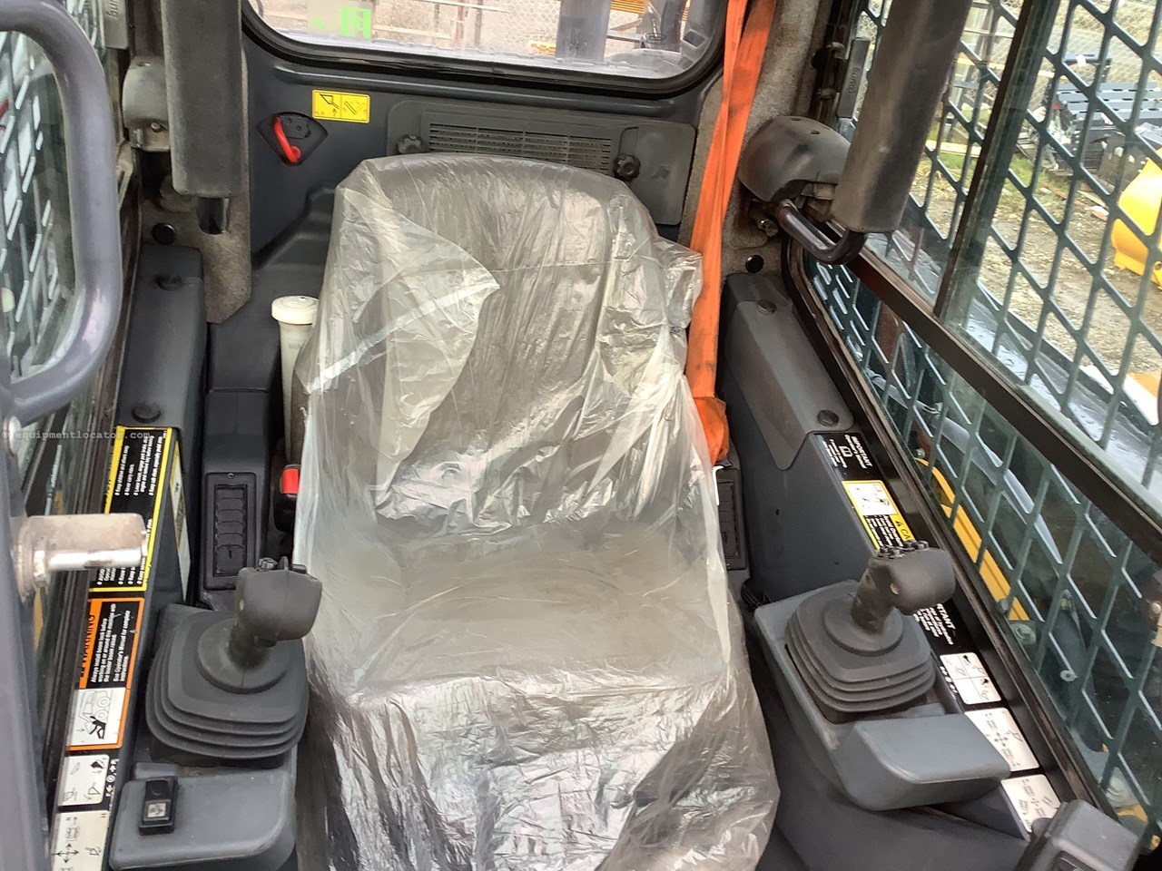 2022 John Deere 324G Image 10