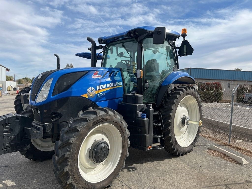 2023 New Holland T7 Series T7.210 Classic Image 1