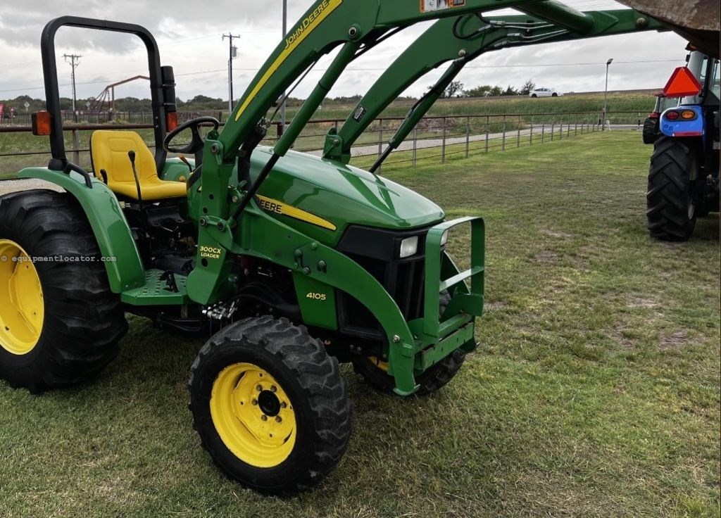 2010 John Deere 4105 Image 4