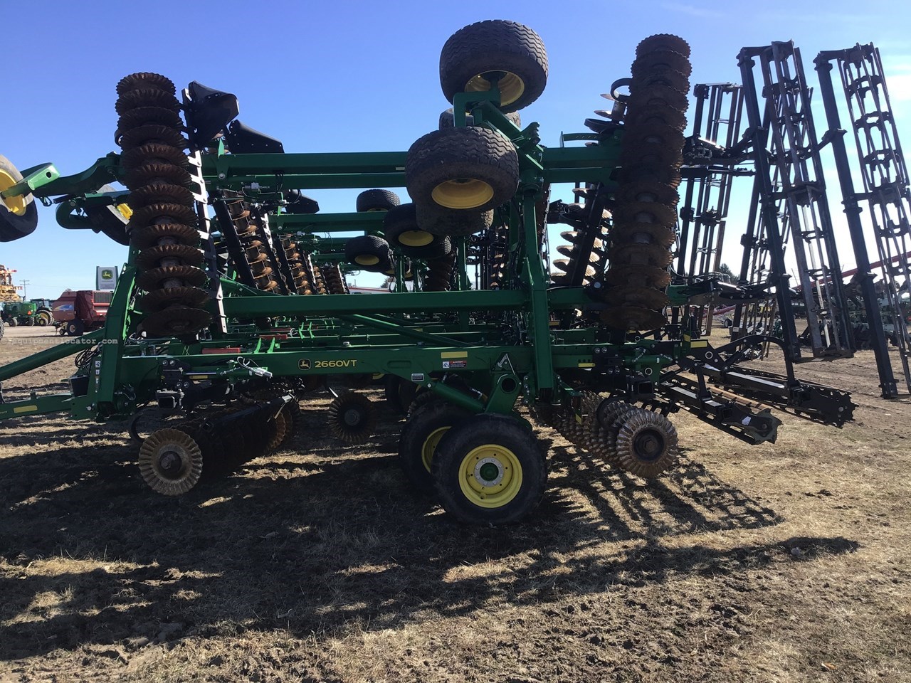 2021 John Deere 2660VT Image 2