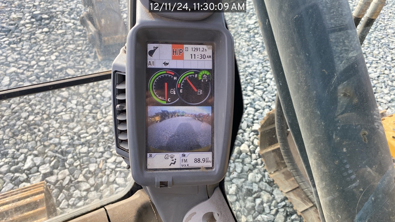 2022 John Deere 210GLC Image 10