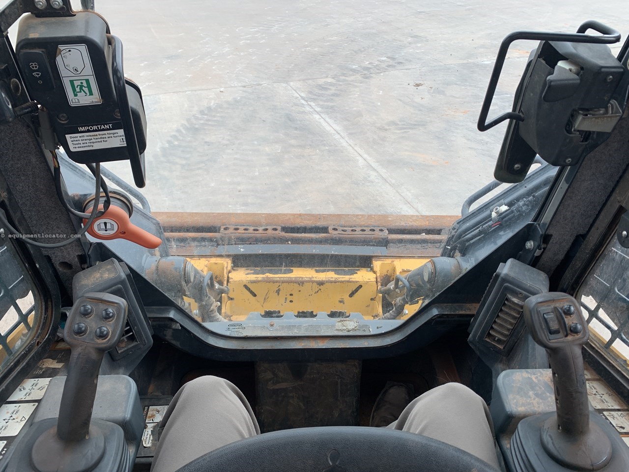 2020 John Deere 325G Image 10