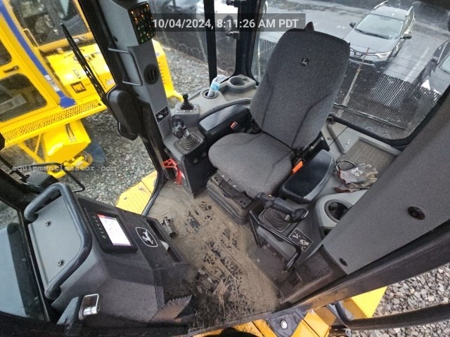 2022 John Deere 700L Image 10