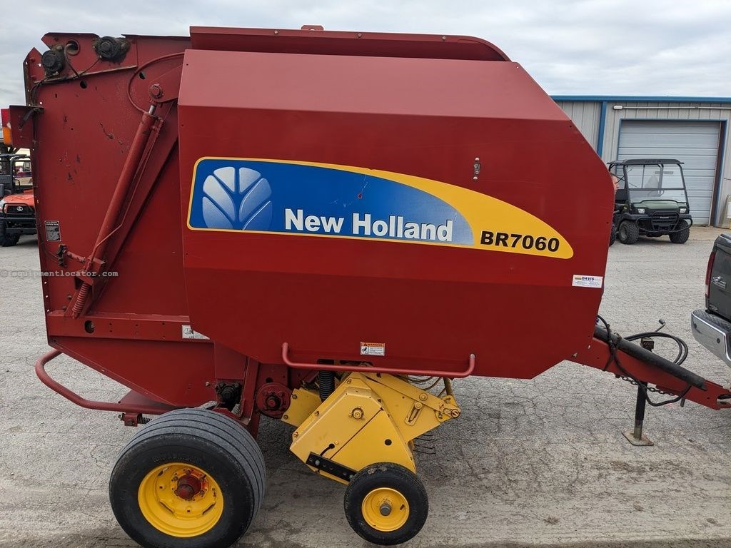 2008 New Holland BR7060 Image 1