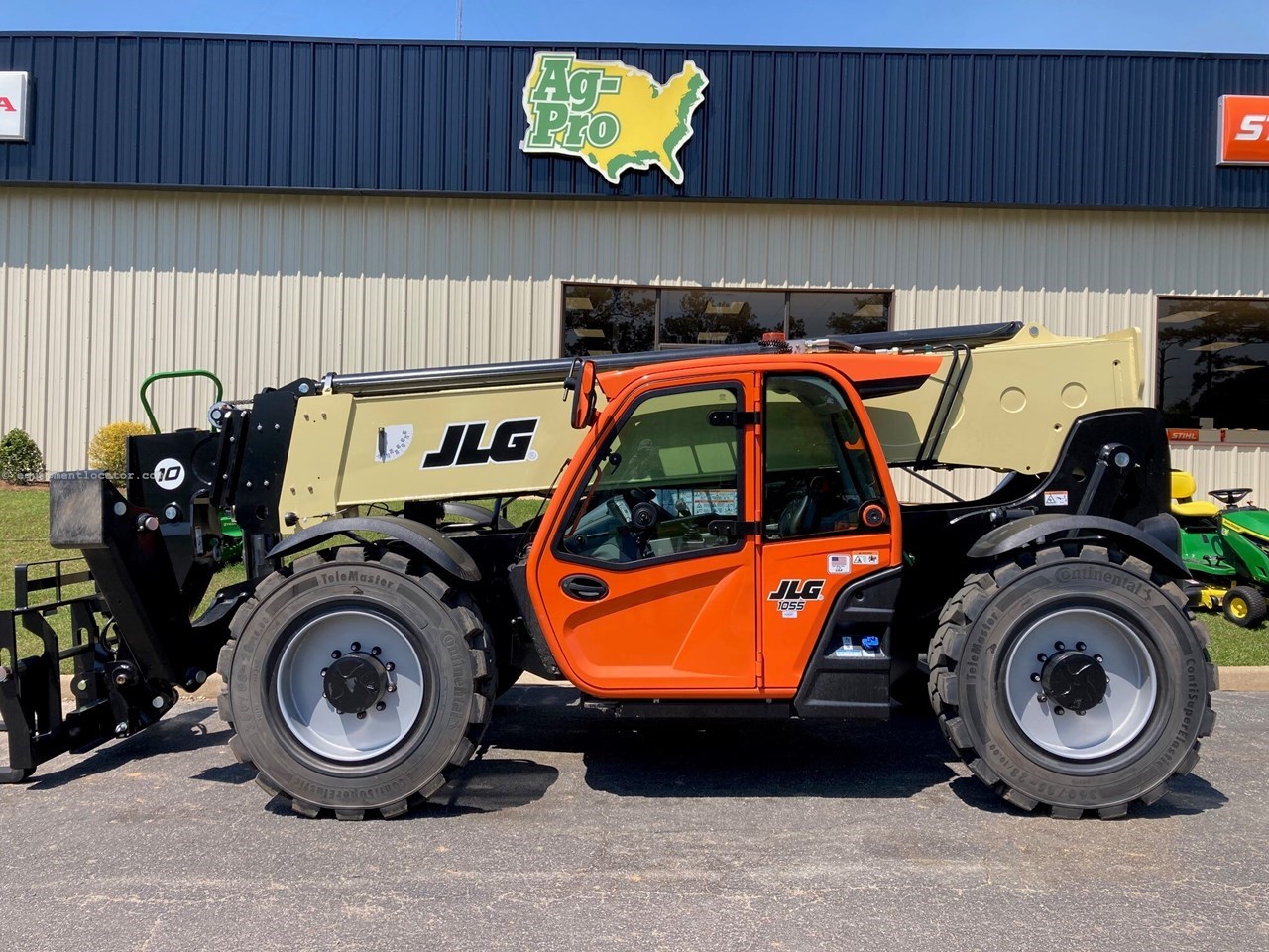 2025 JLG 1055 Image 3