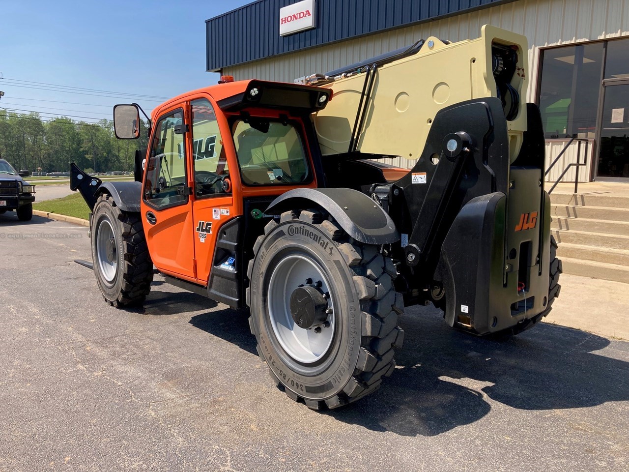 2025 JLG 1055 Image 4