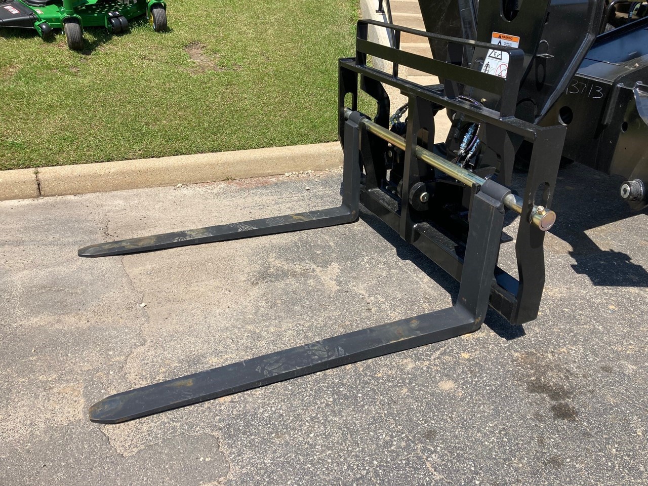 2025 JLG 1055 Image 8