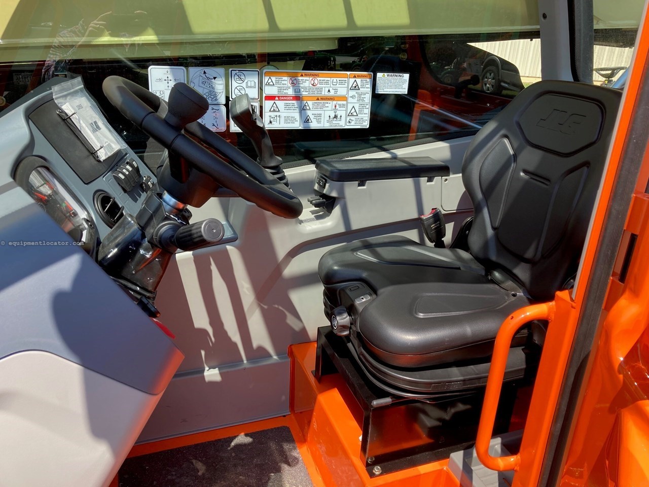 2025 JLG 1055 Image 10