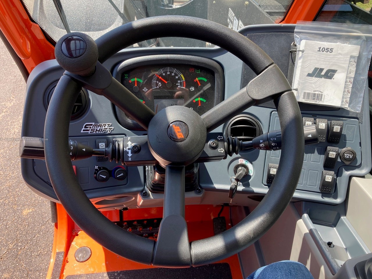 2025 JLG 1055 Image 11