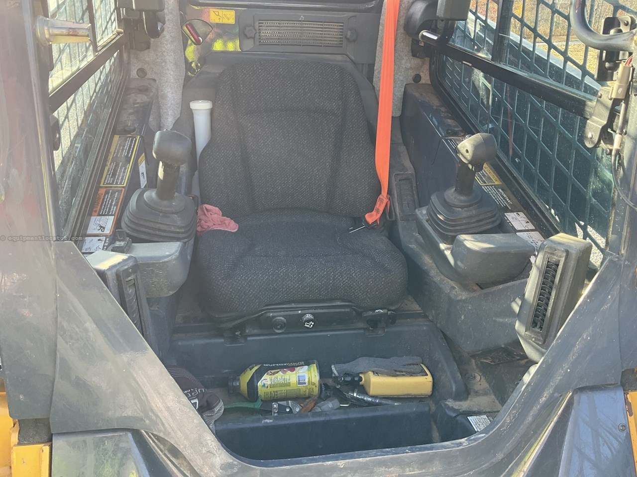 2017 John Deere 333G Image 10