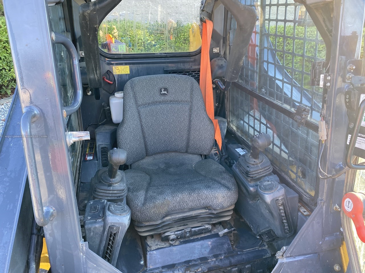 2022 John Deere 317G Image 10