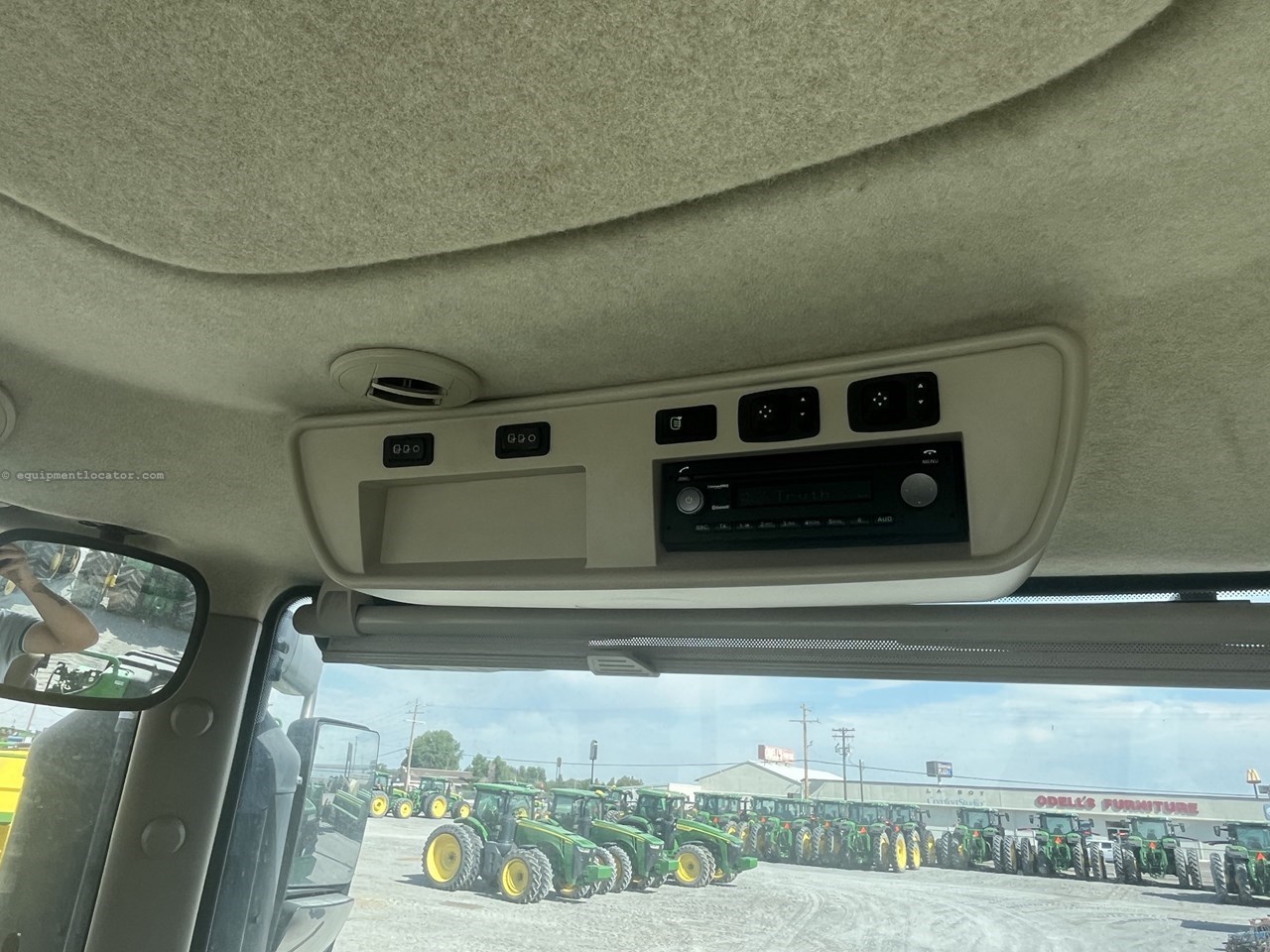 2017 John Deere 9570R Image 16