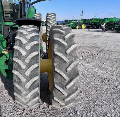 2015 John Deere 8245R Image 10
