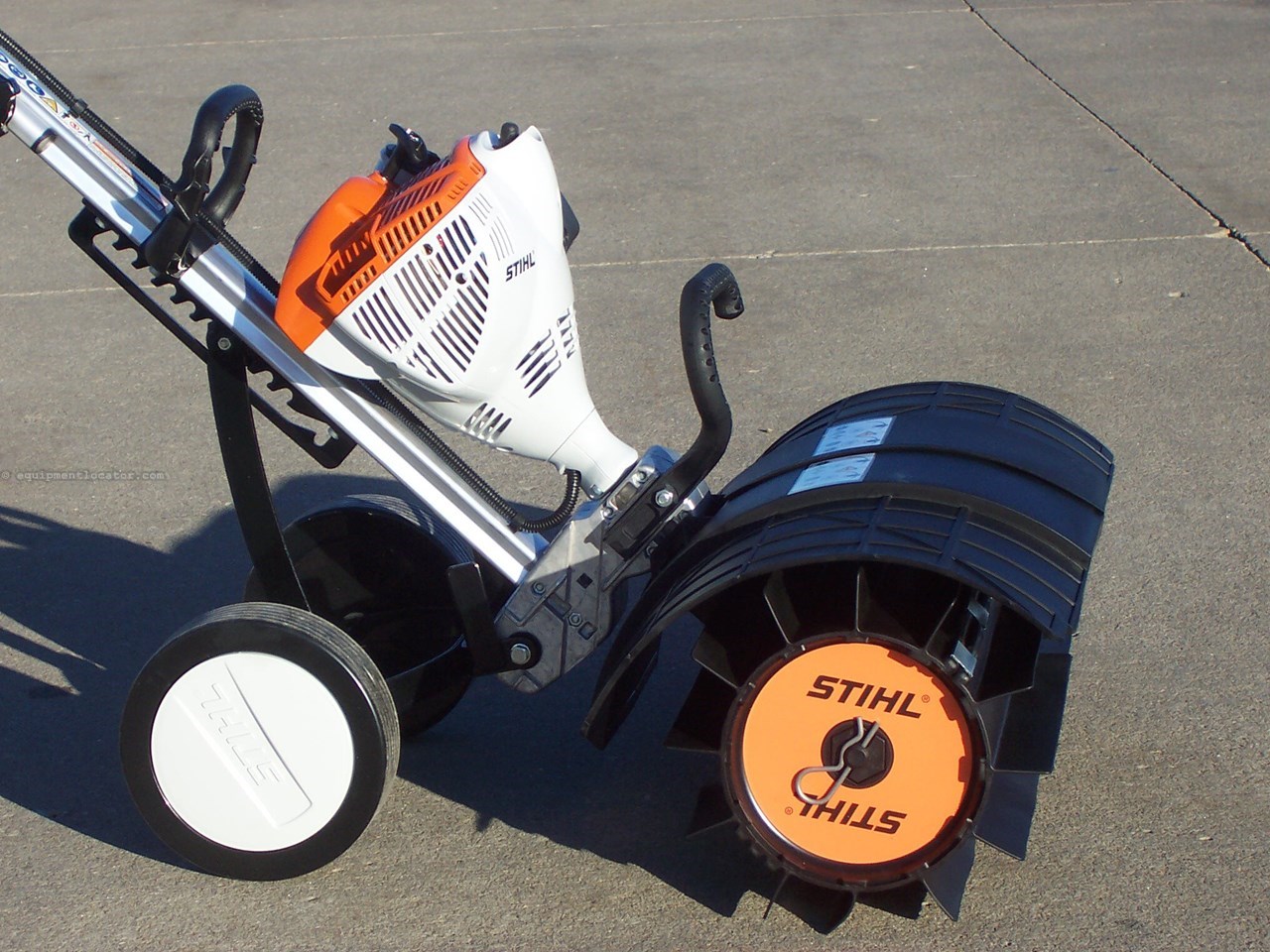 Stihl MM 56 power broom Image 4