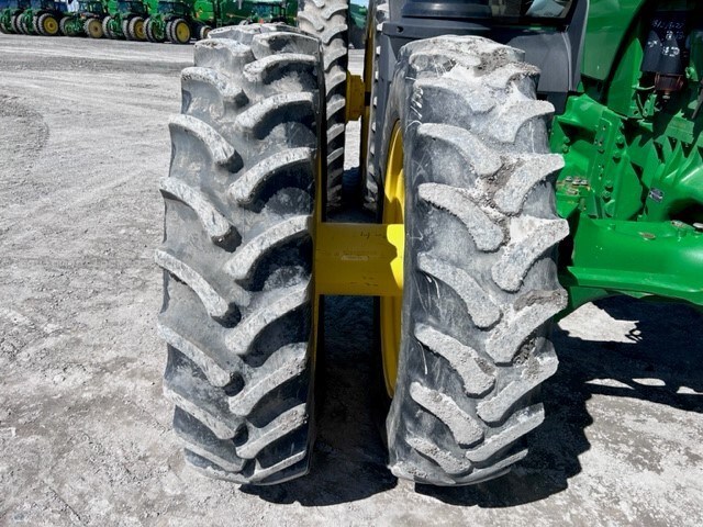 2015 John Deere 8270R Image 10